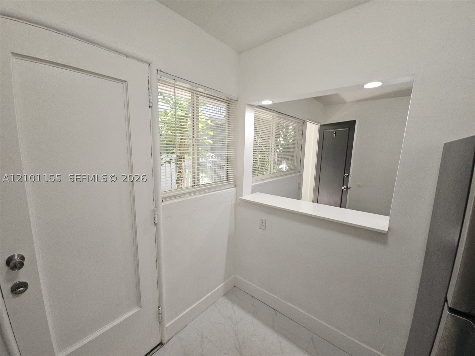 7435 Byron Ave 04 Property Photo 24