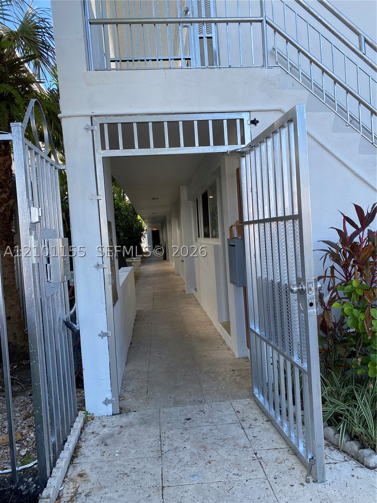 7435 Byron Ave 04 Property Photo 26