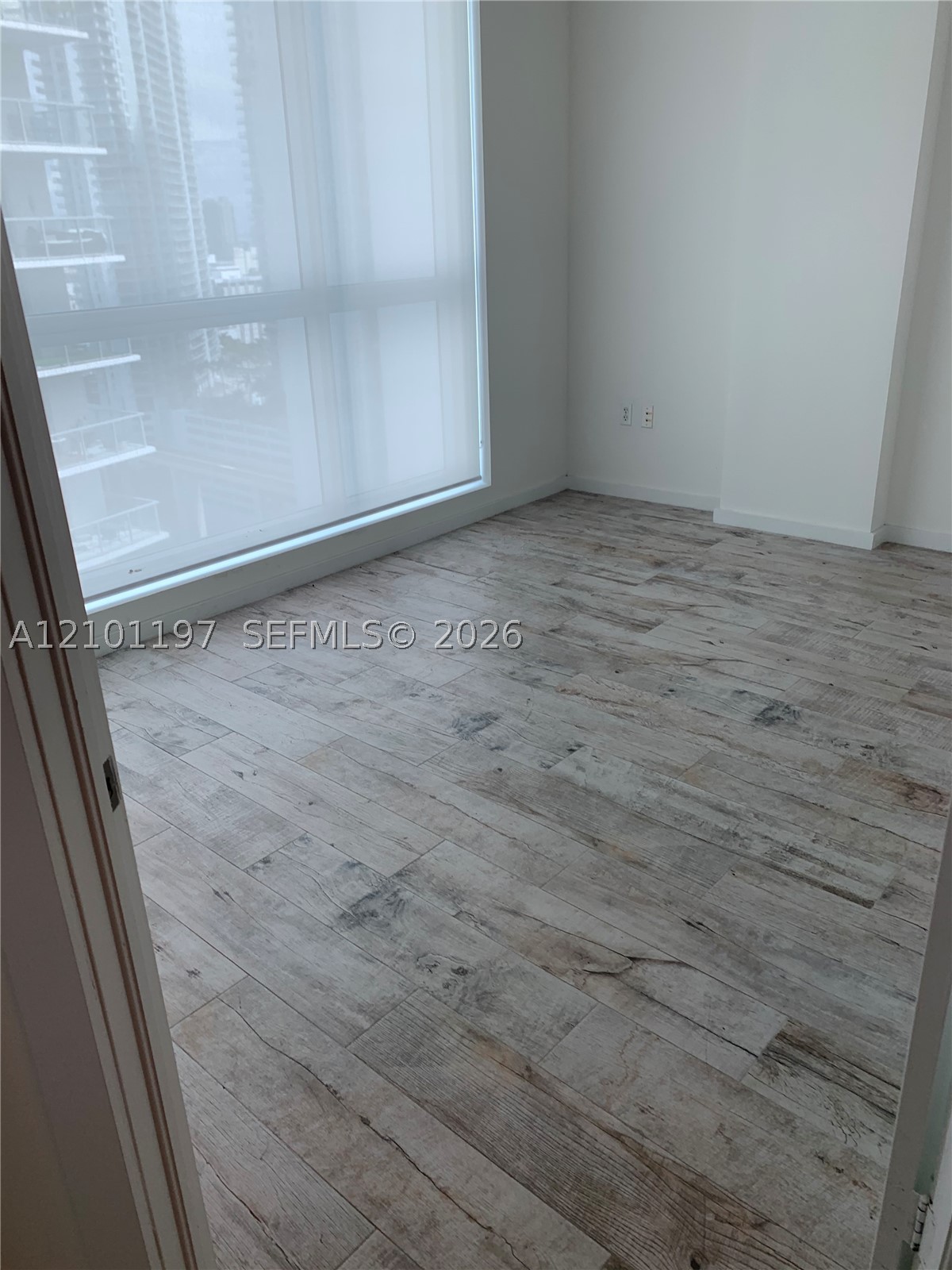 175 Sw 7th St 2102 Property Photo 4