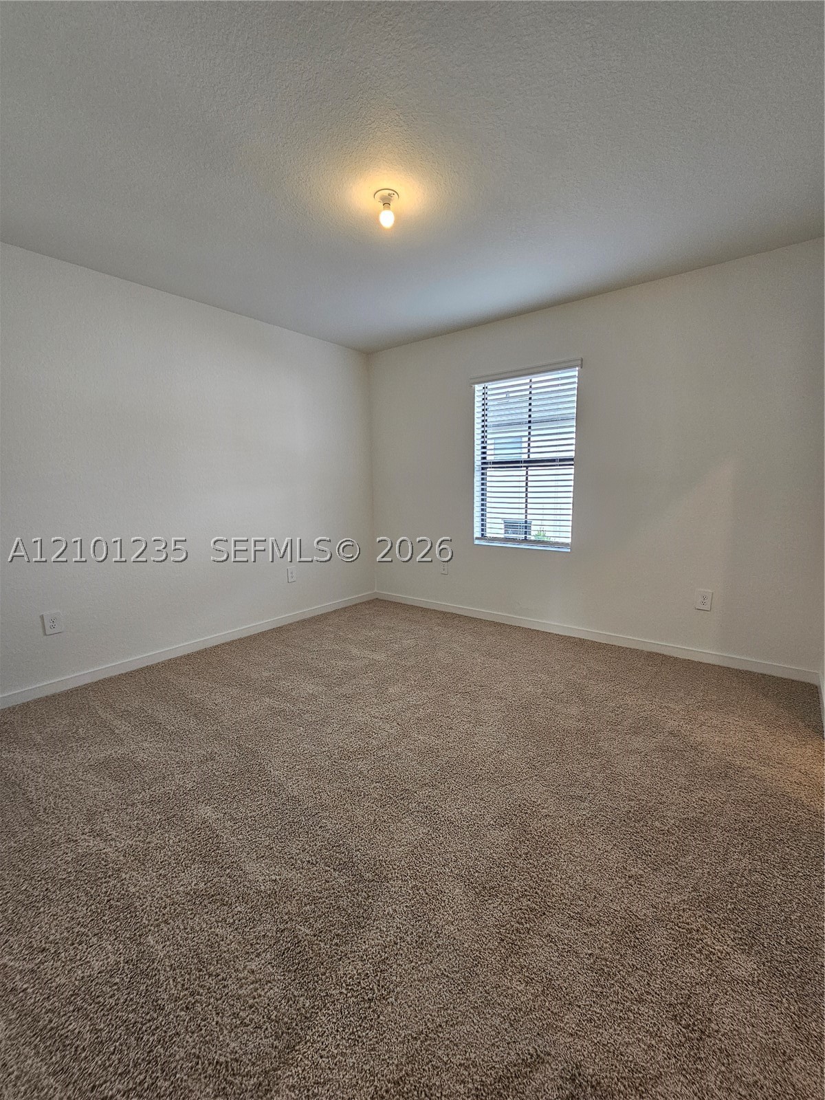 493 Ne 15th St Property Photo 11