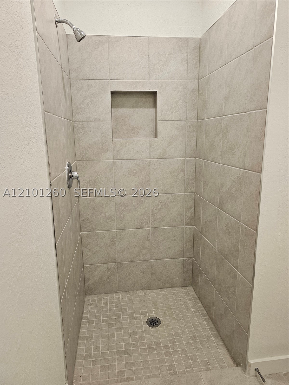 481 Ne 15th St Property Photo 9