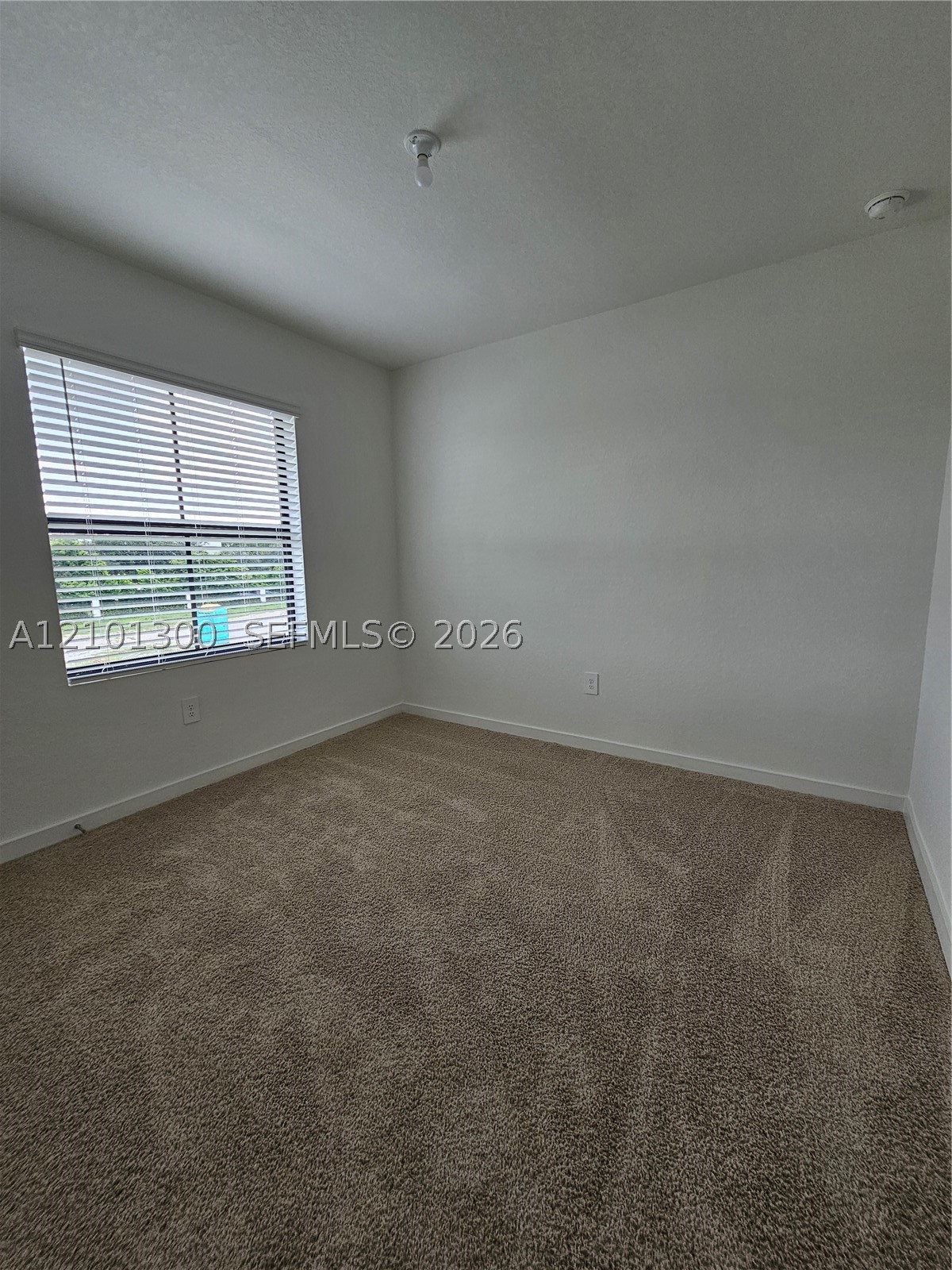 523 Ne 15th St Property Photo 7