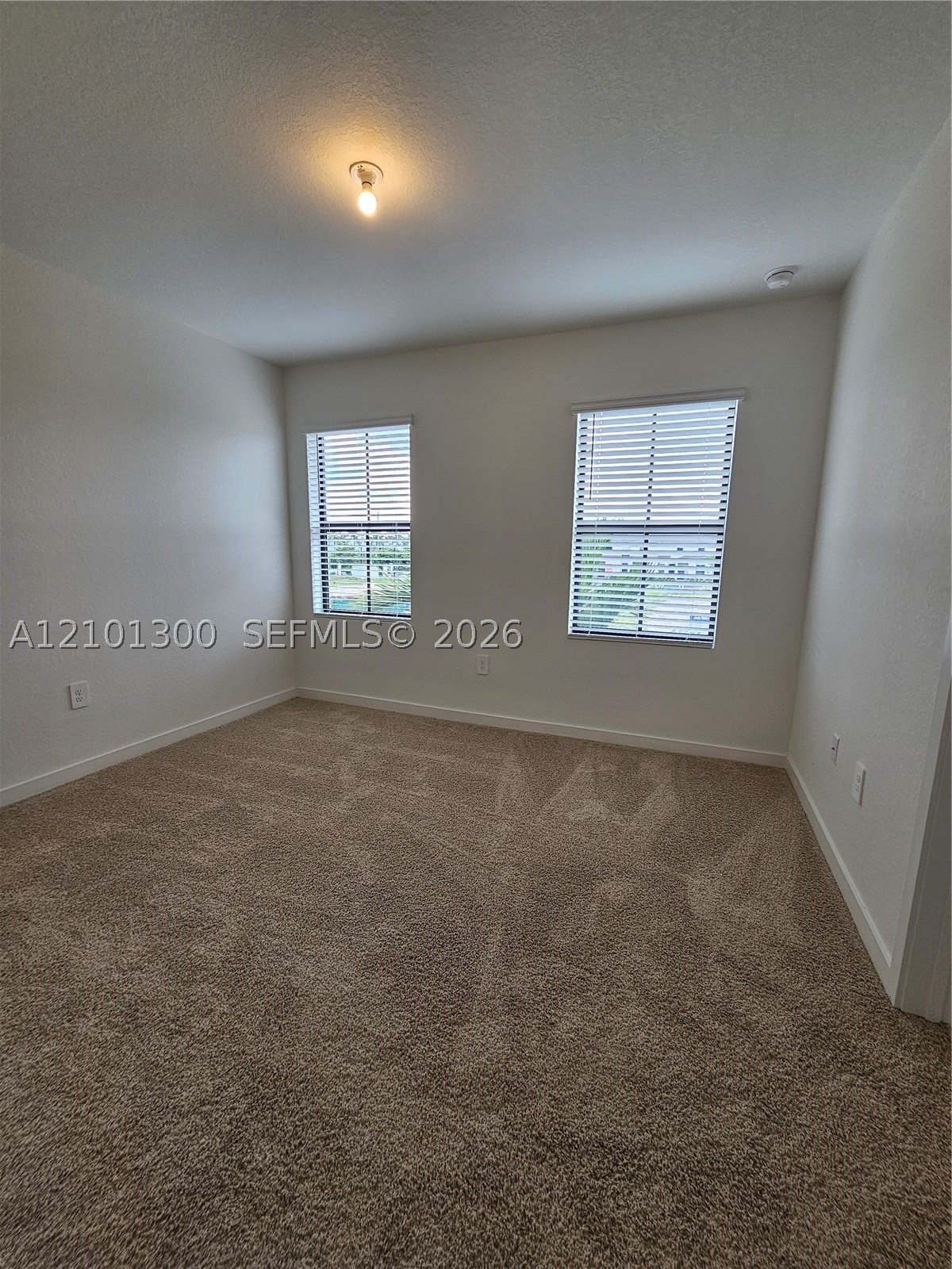 523 Ne 15th St Property Photo 9