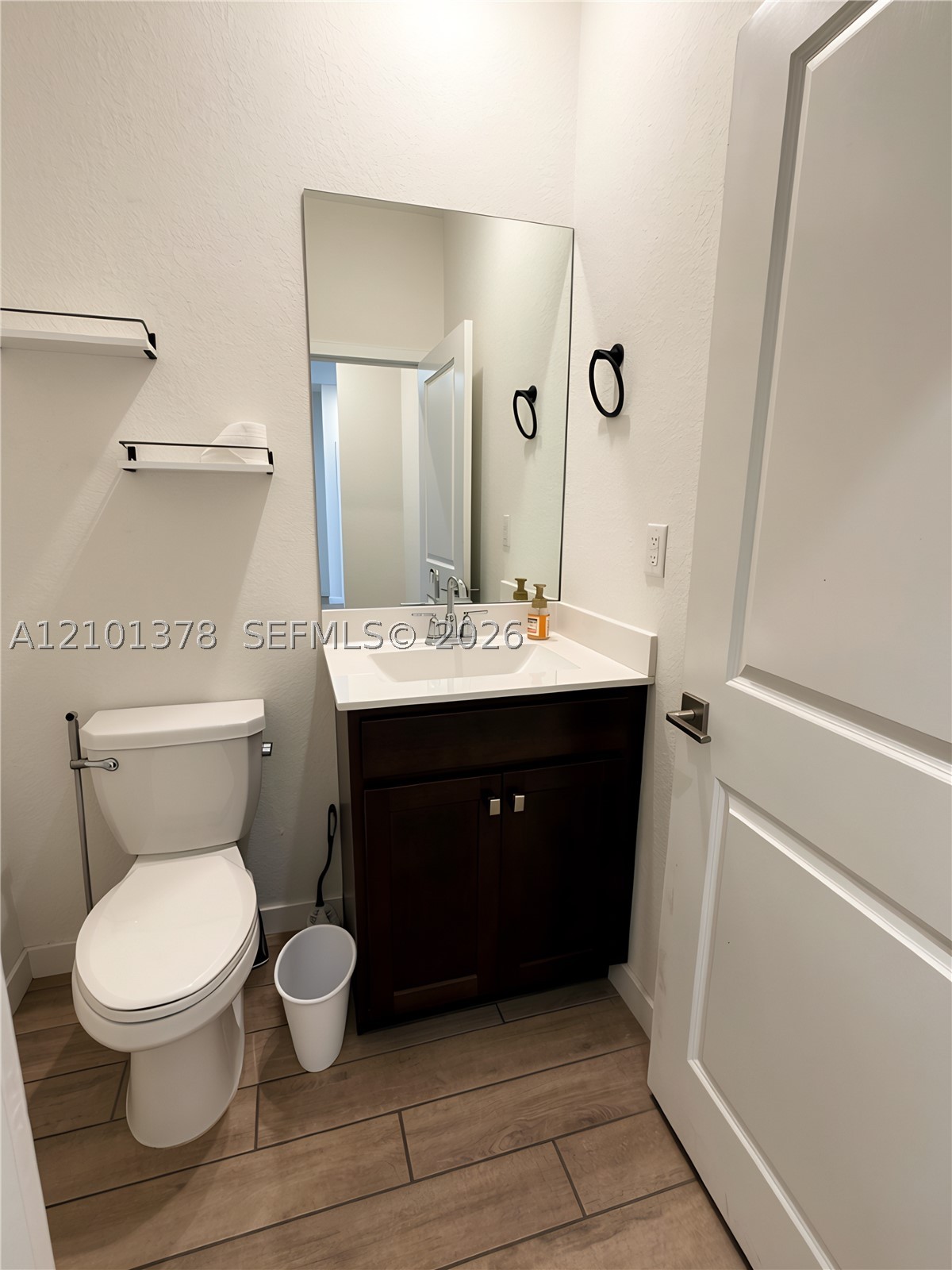 831 Se 16th Ct Property Photo 5