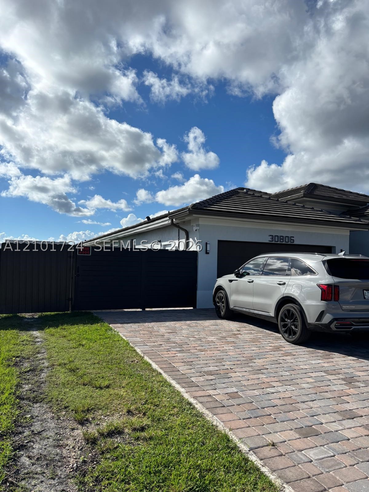 A12101724 Property Photo 3