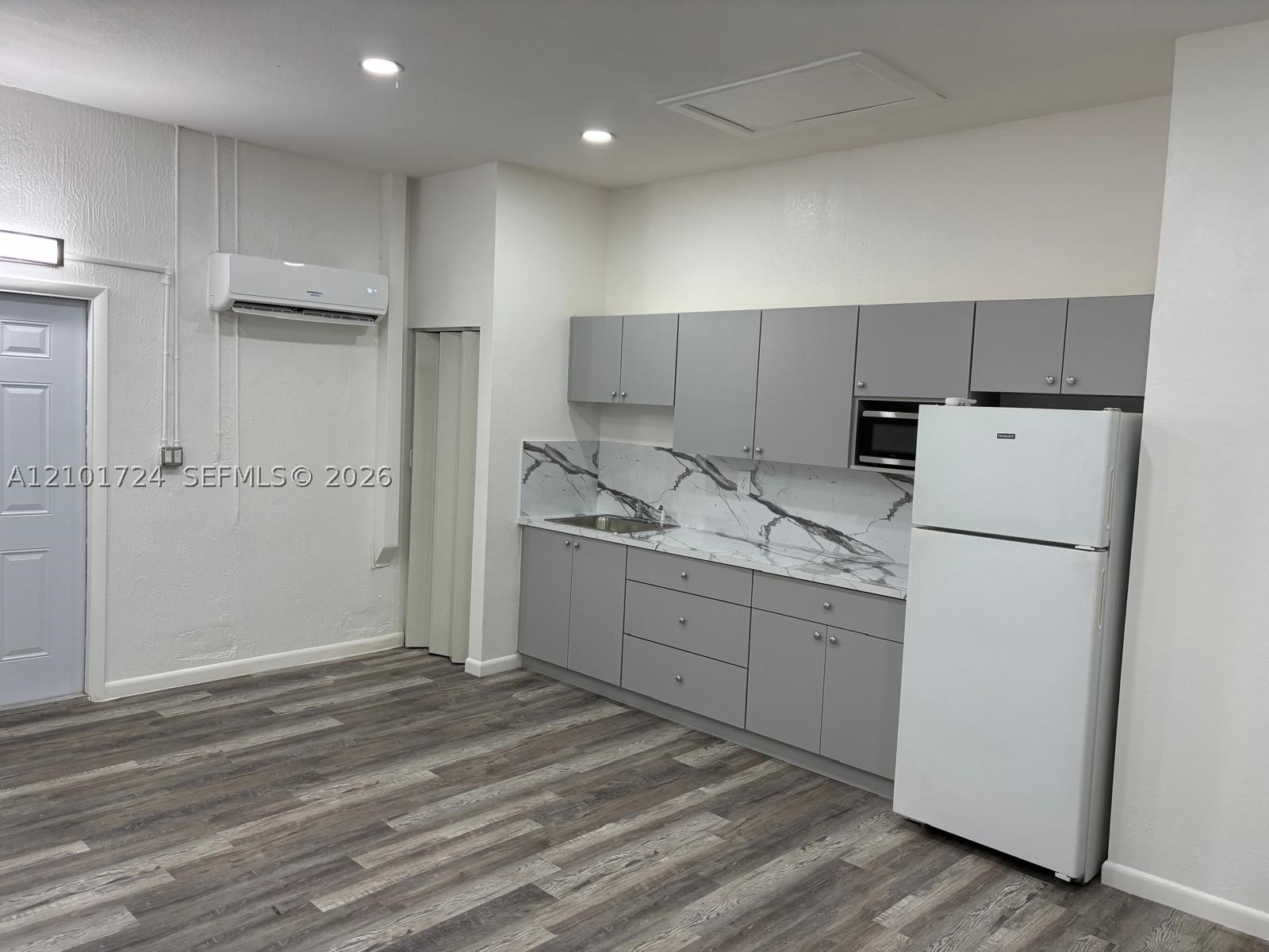 A12101724 Property Photo 8