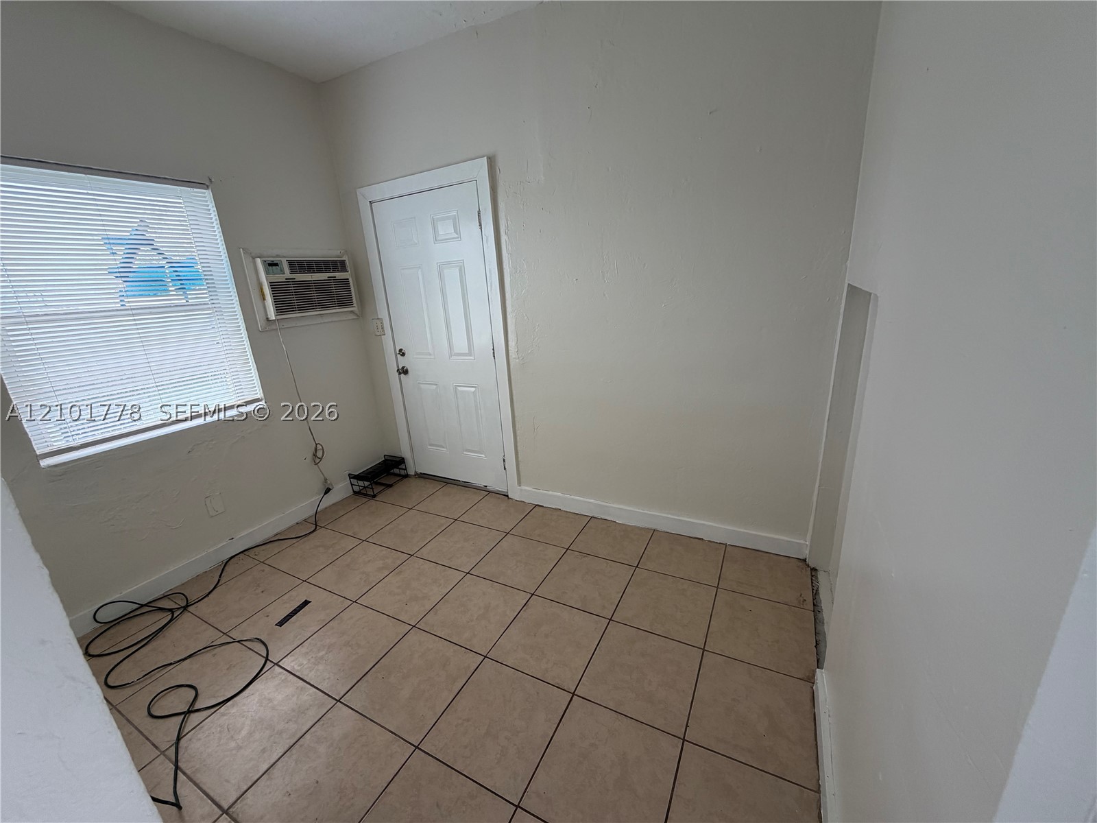 1579 Nw 68th St B Property Photo 4