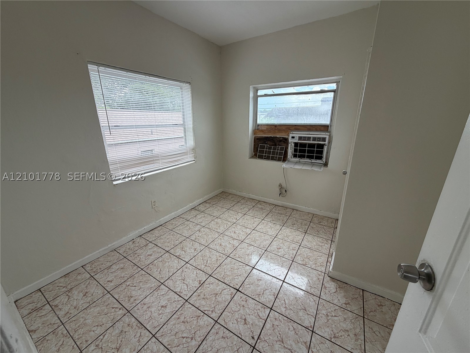 1579 Nw 68th St B Property Photo 9