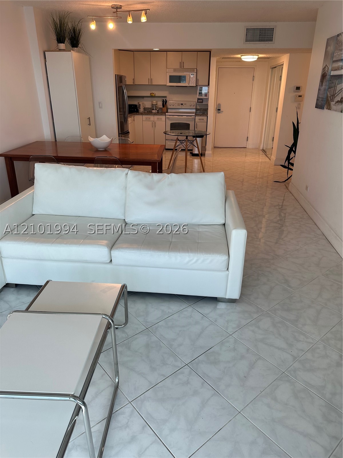 2301 Collins Av 737 Property Photo 8