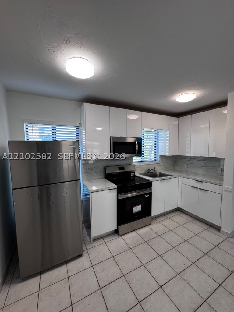 A12102582 Property Photo 2
