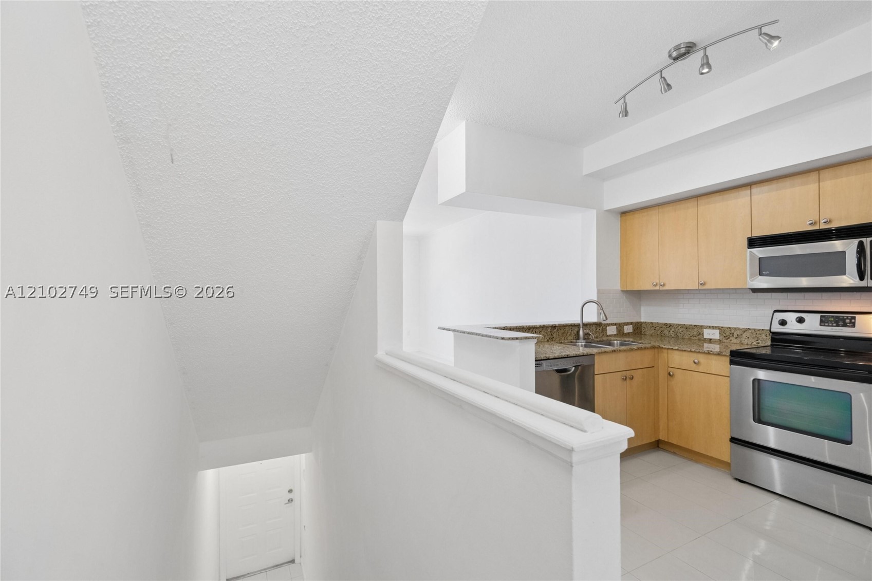 2931 Ne 185th St 1106 Property Photo 6