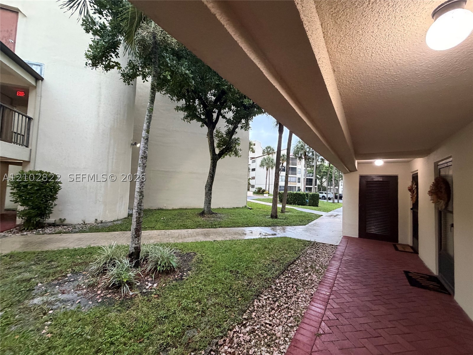2300 S Cypress Bend Dr 102 Property Photo 2