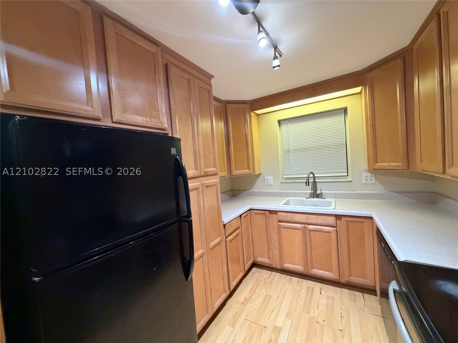 2300 S Cypress Bend Dr 102 Property Photo 6
