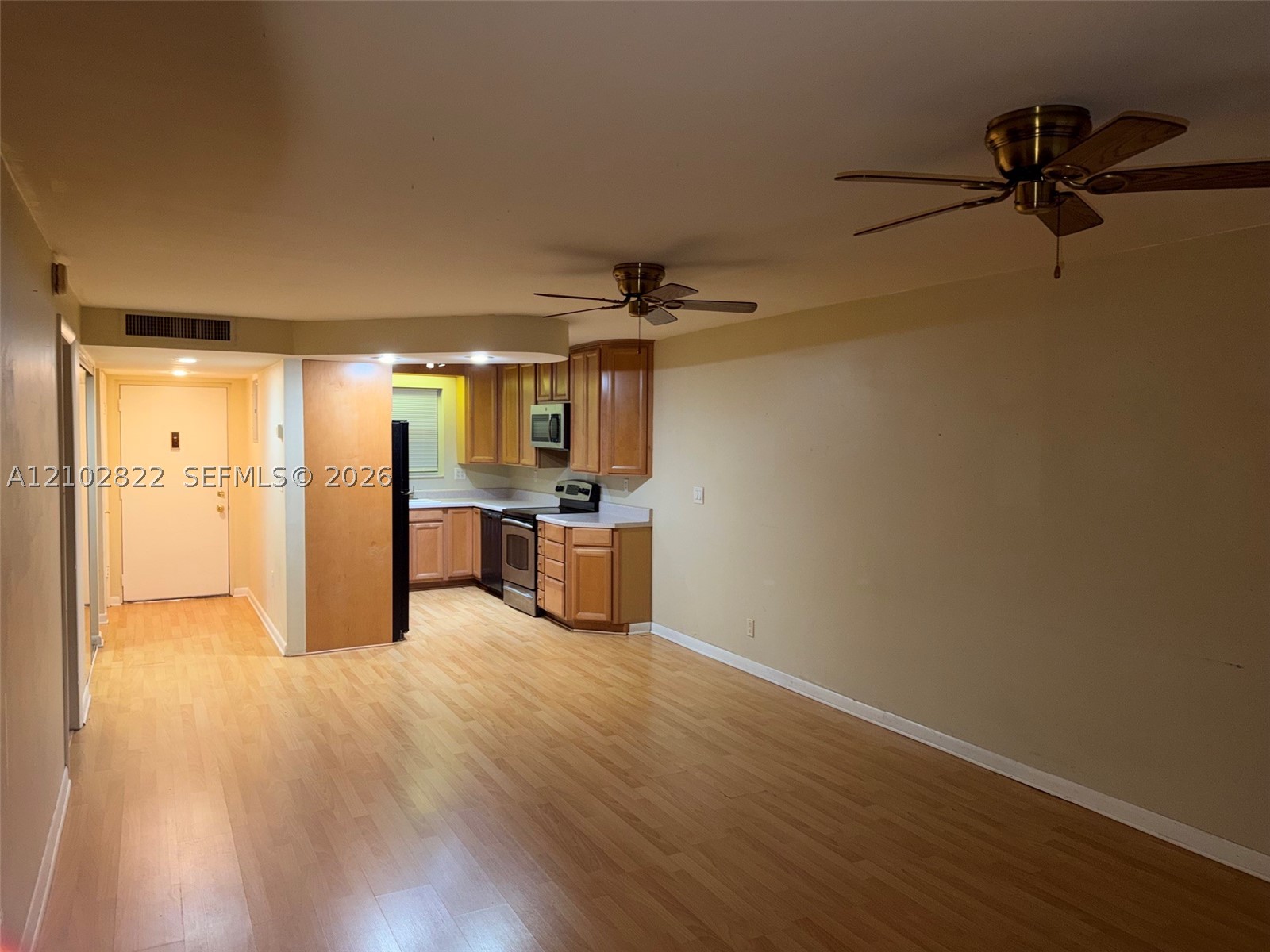 2300 S Cypress Bend Dr 102 Property Photo 30