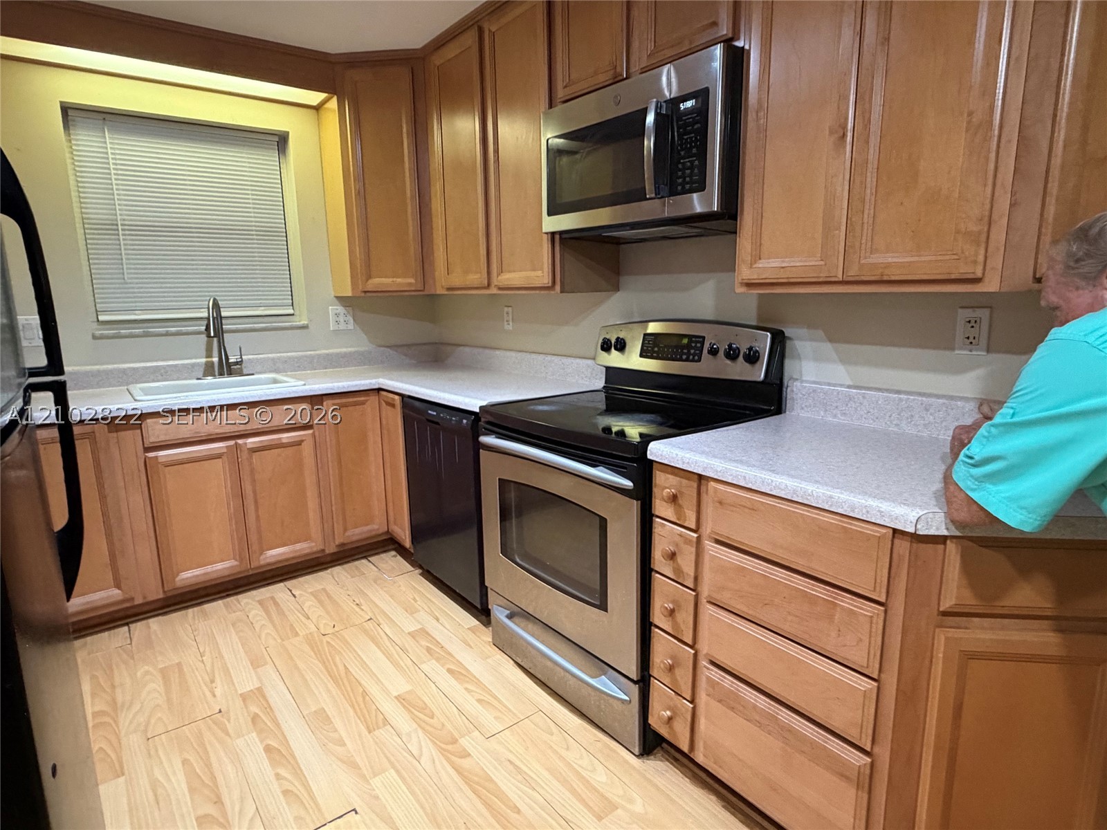 2300 S Cypress Bend Dr 102 Property Photo 33