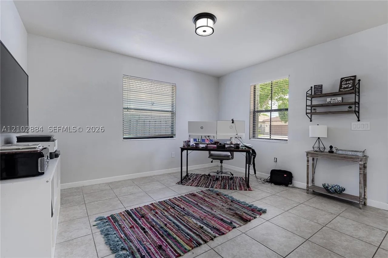 3653 Se 2nd Ct Property Photo 4