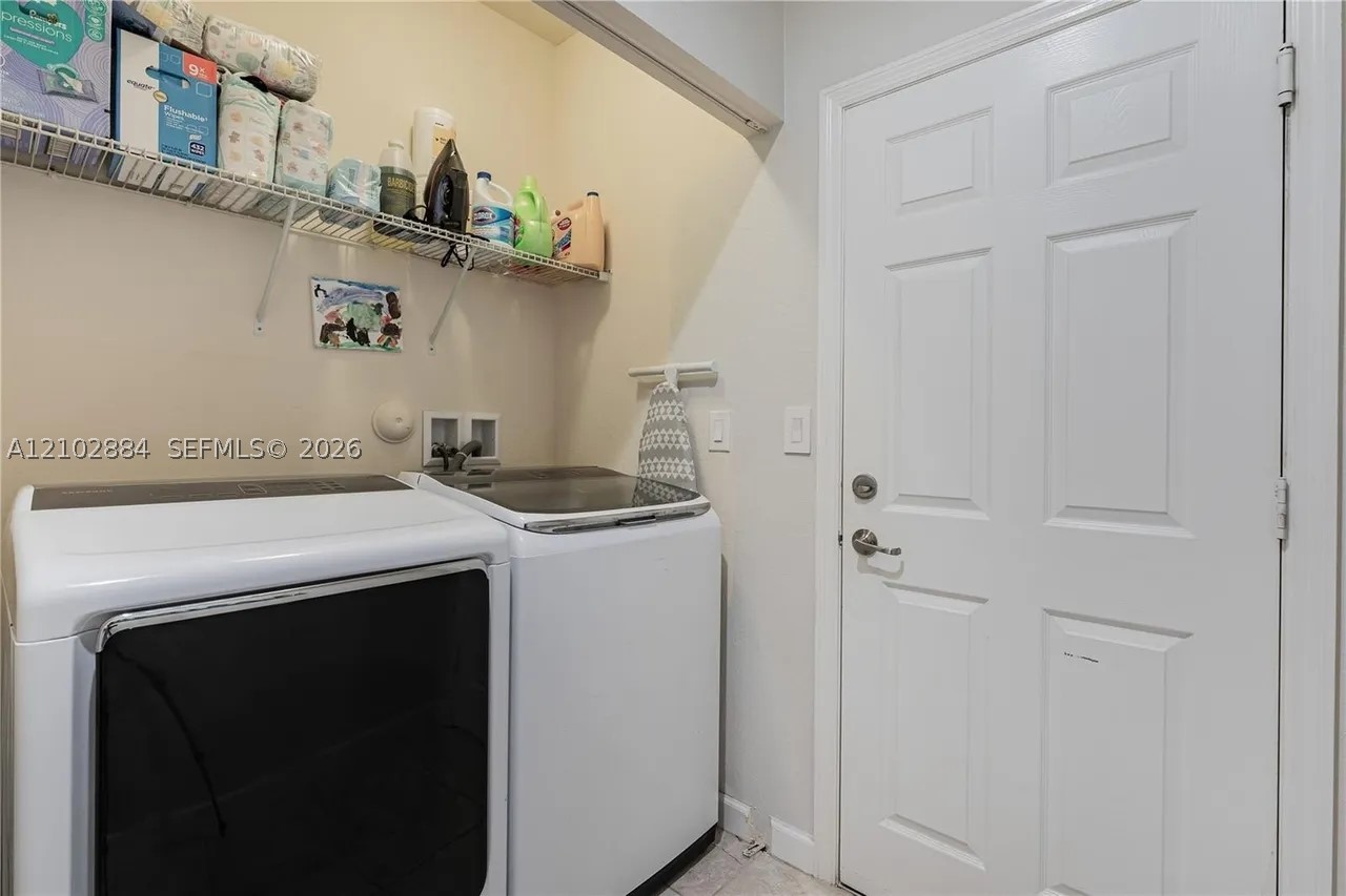 3653 Se 2nd Ct Property Photo 23