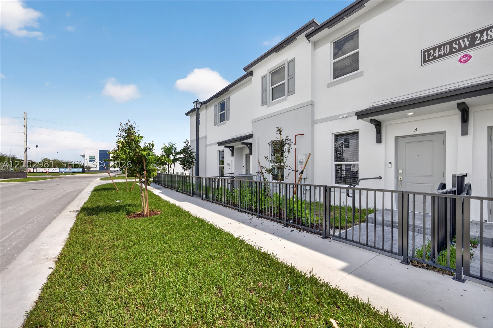 A12102981 Property Photo 3