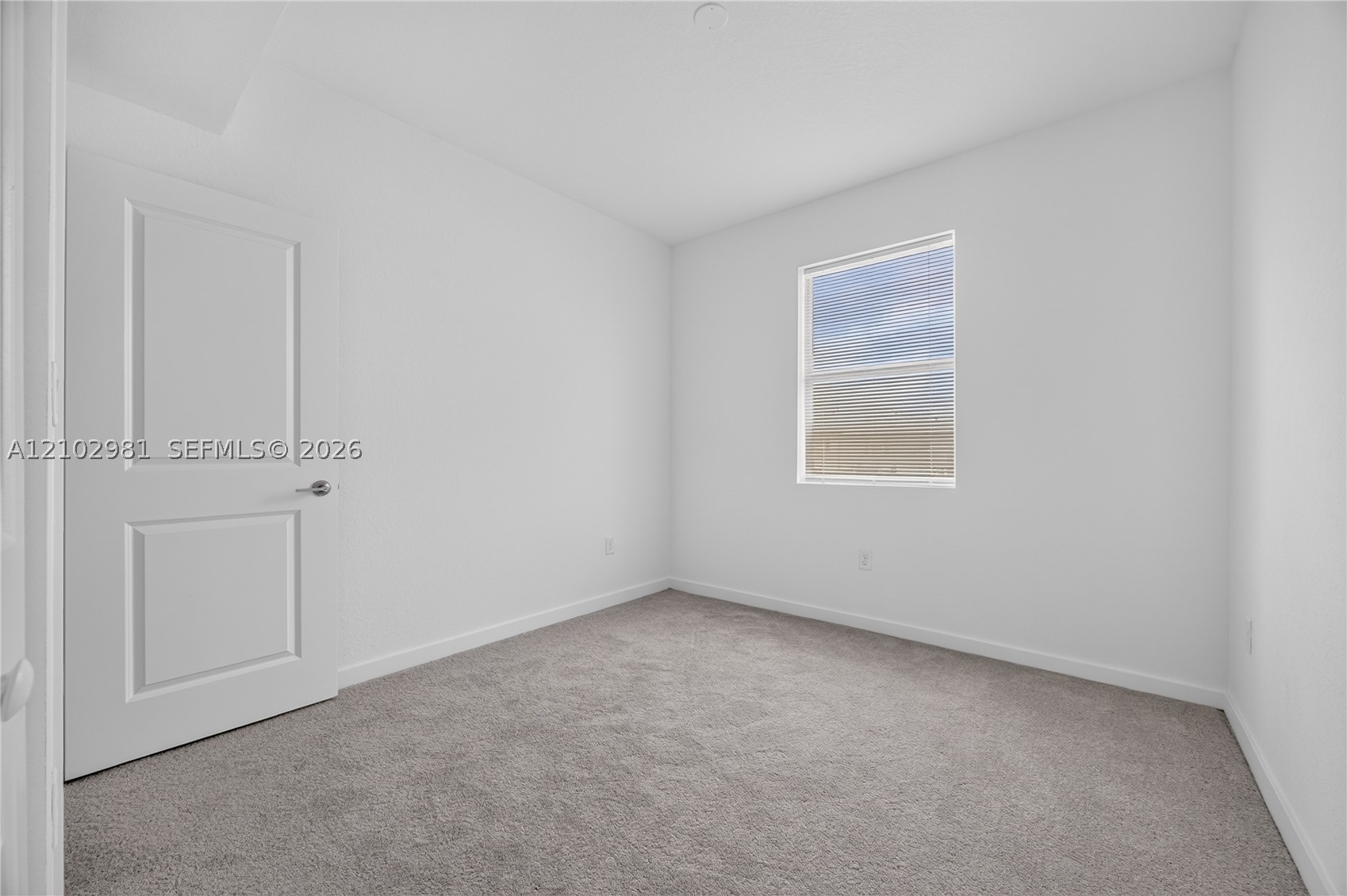 A12102981 Property Photo 28