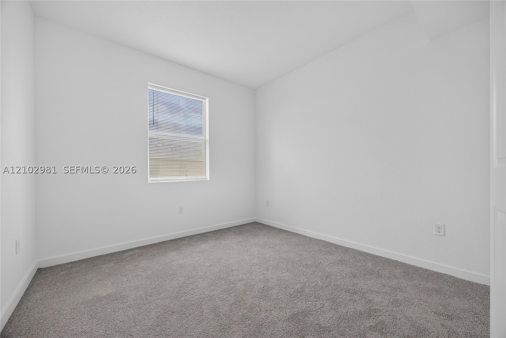 A12102981 Property Photo 29
