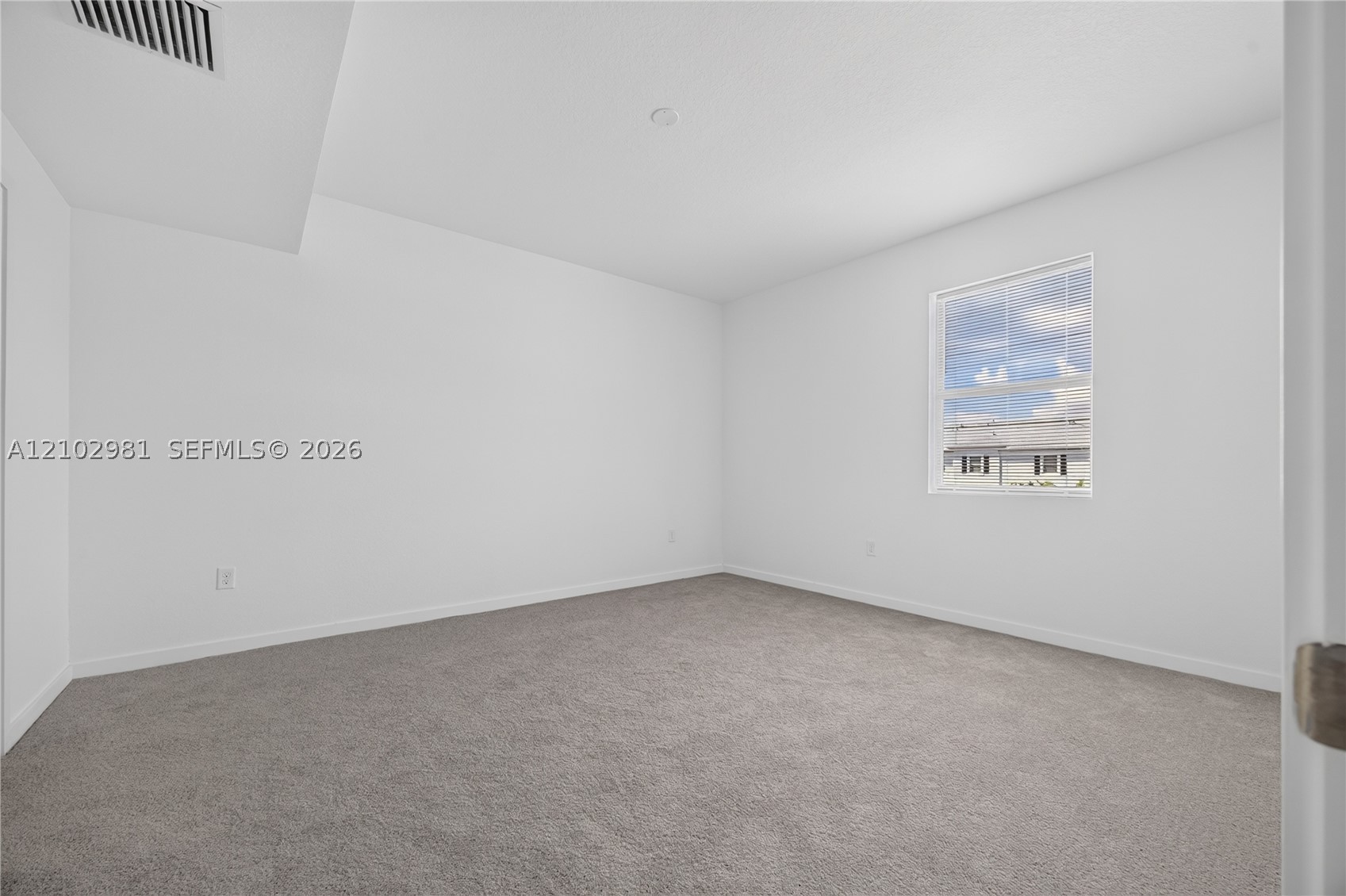 A12102981 Property Photo 33