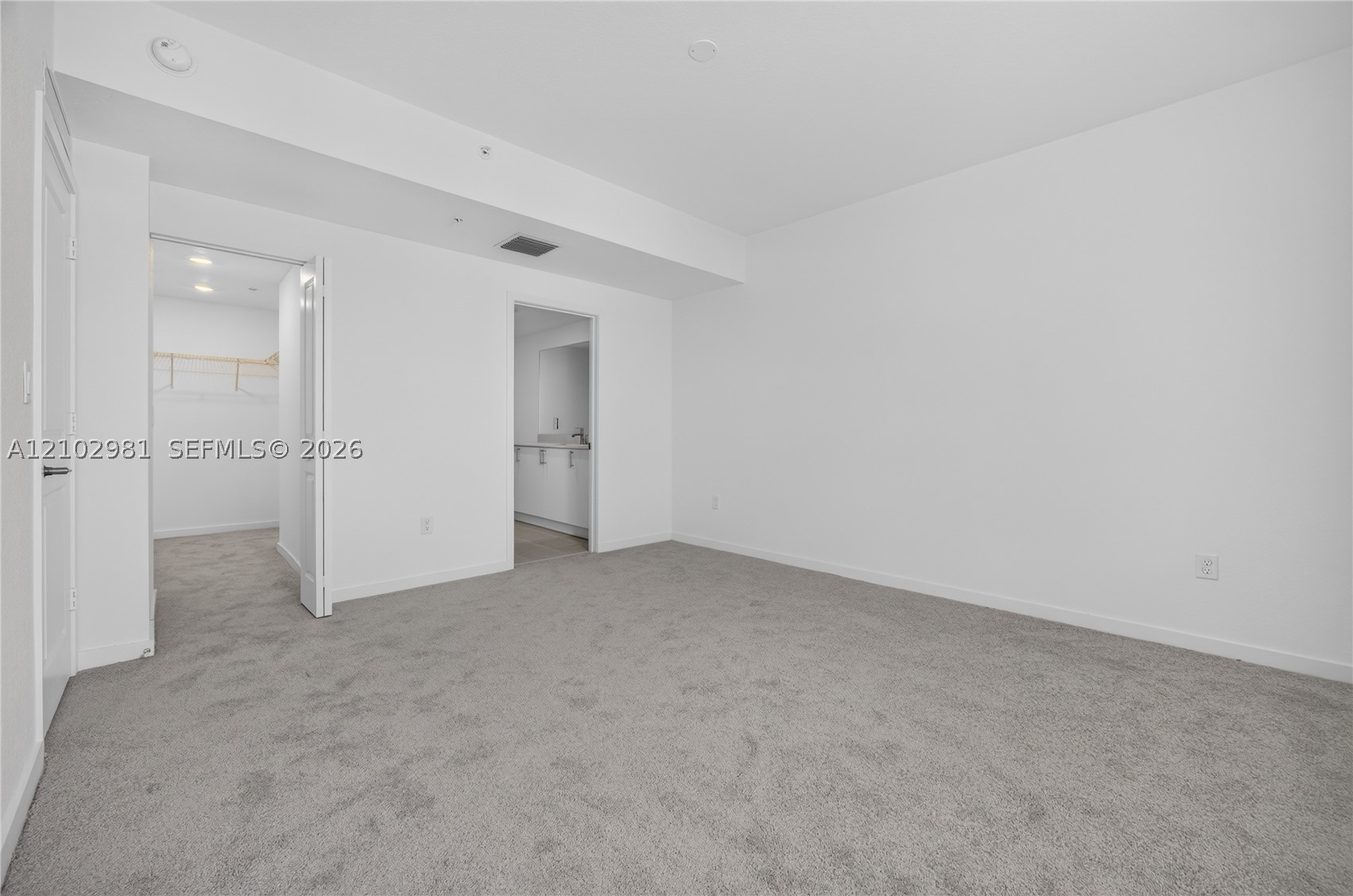 A12102981 Property Photo 35