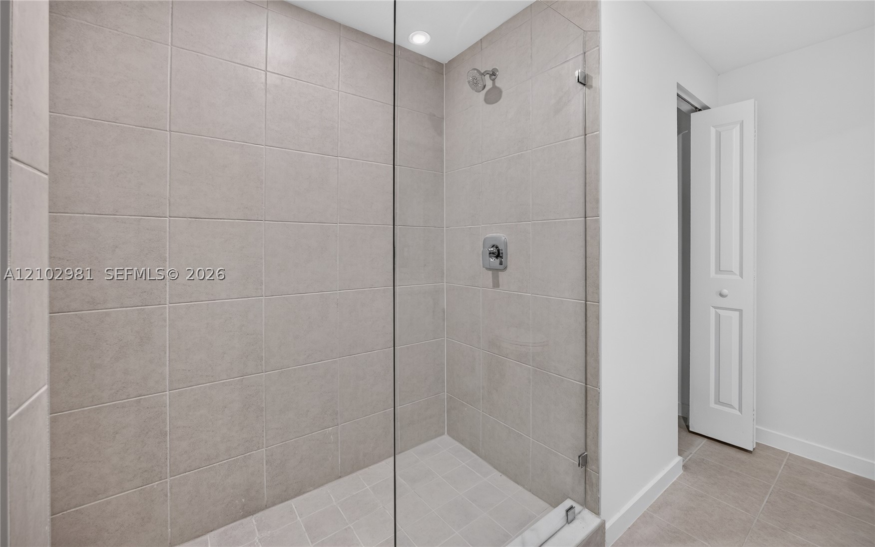 A12102981 Property Photo 38