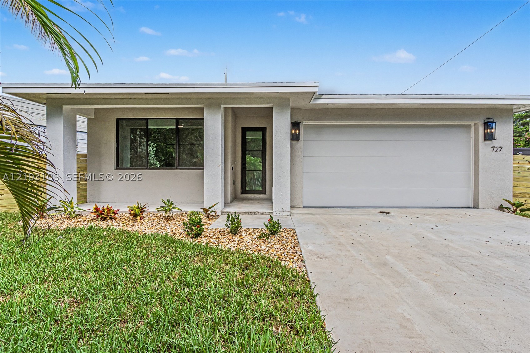 727 Nw 43rd Ct Property Photo 1
