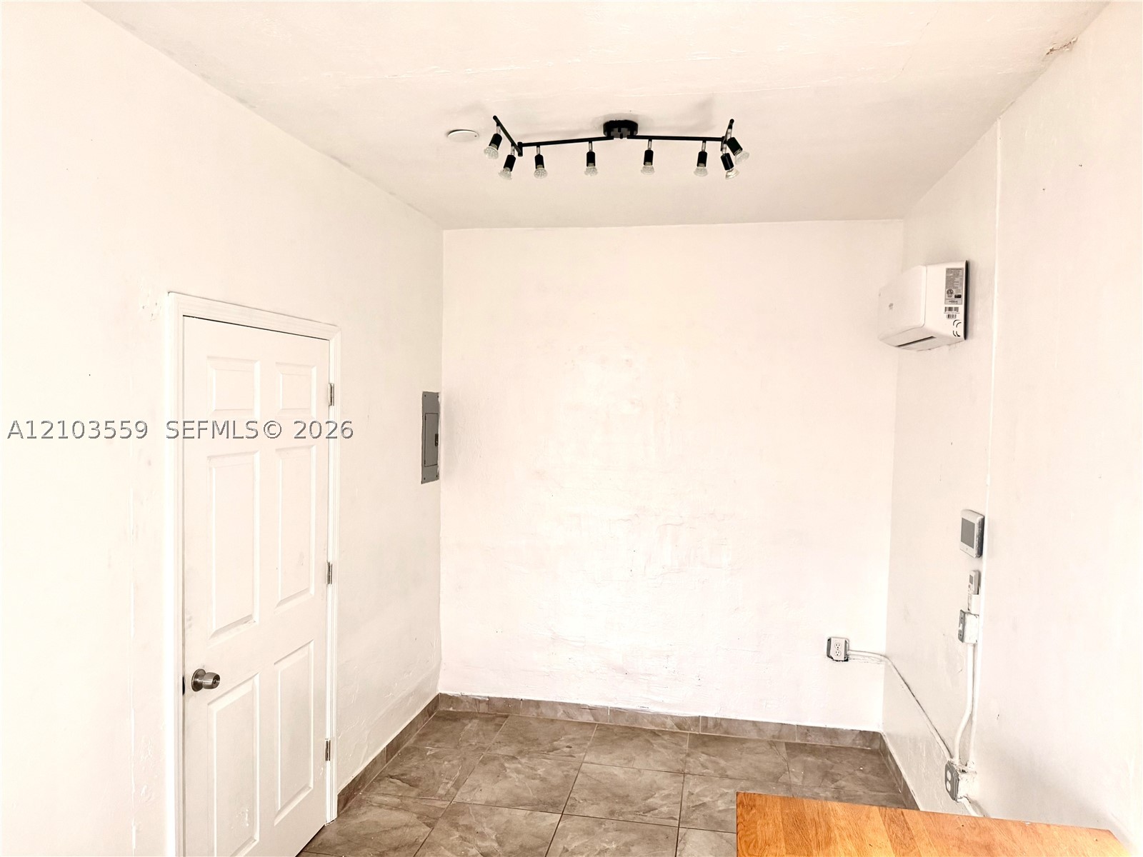 1257 Nw 29th St Property Photo 3