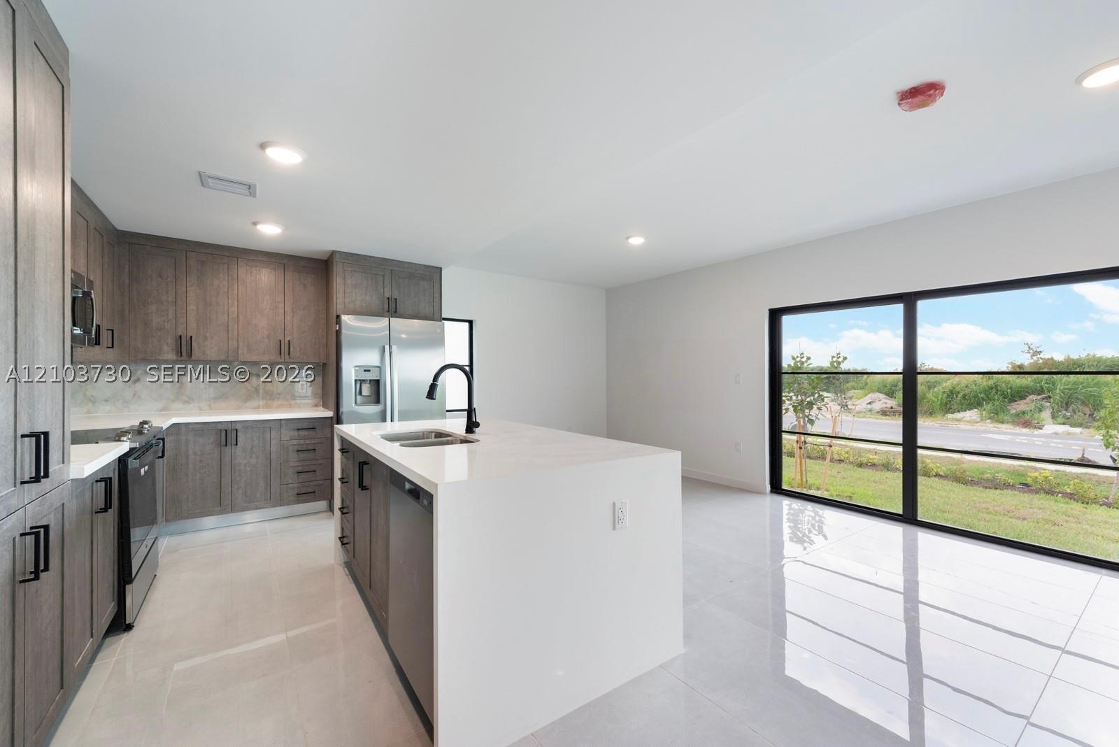 A12103730 Property Photo 2