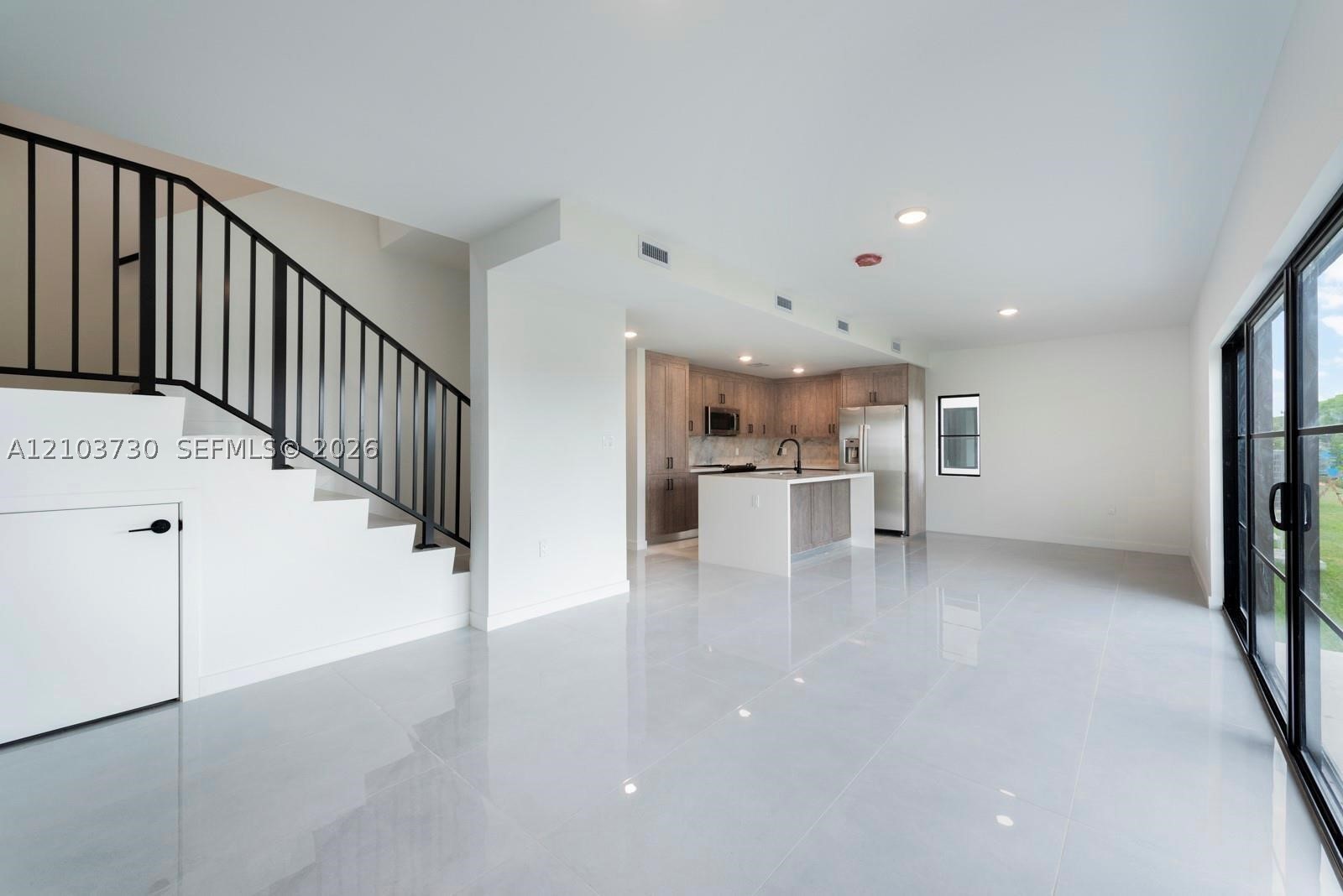 A12103730 Property Photo 3
