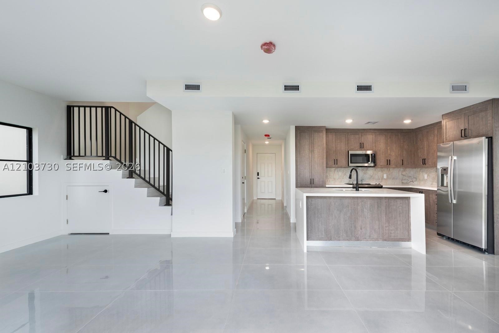 A12103730 Property Photo 4