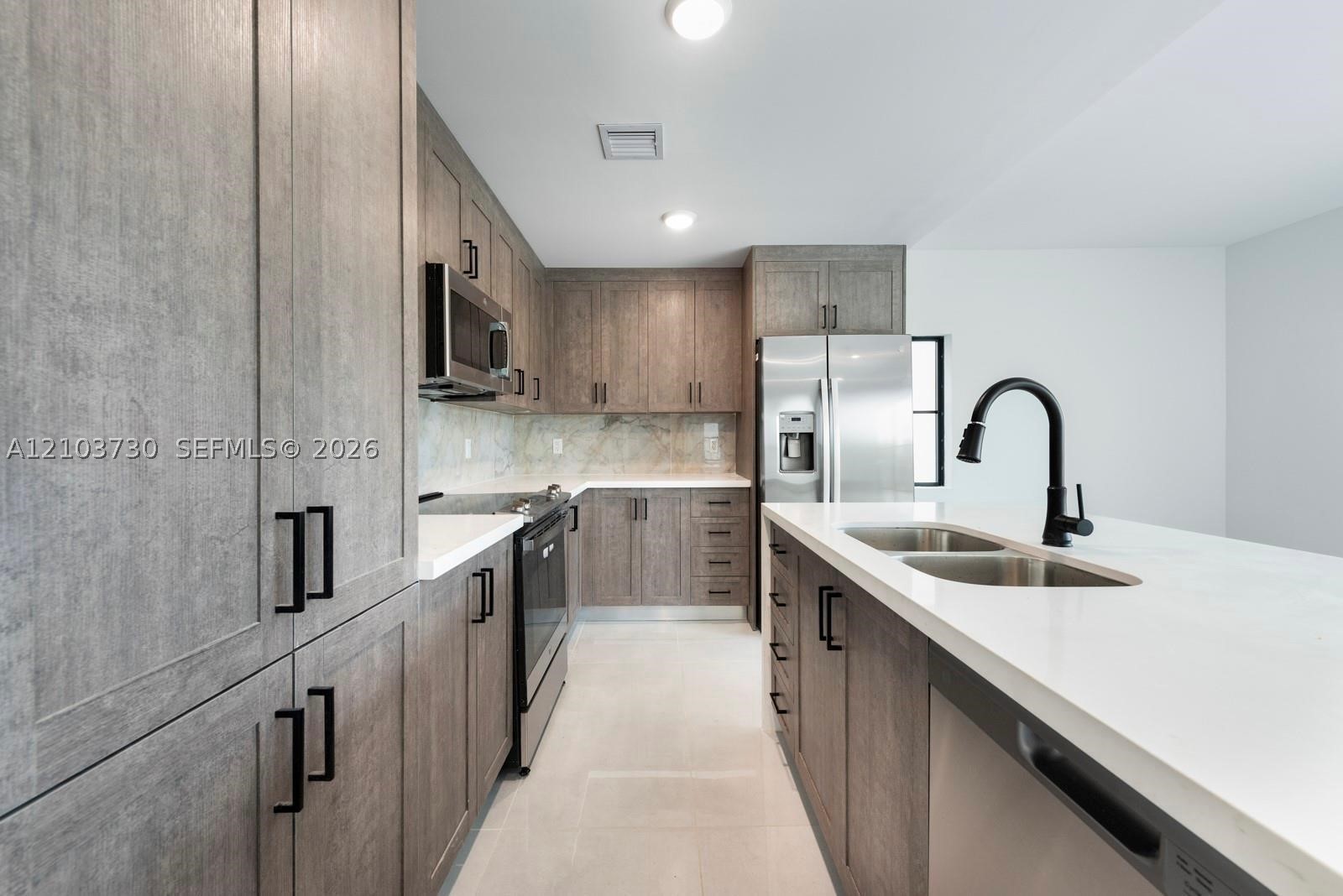 A12103730 Property Photo 6
