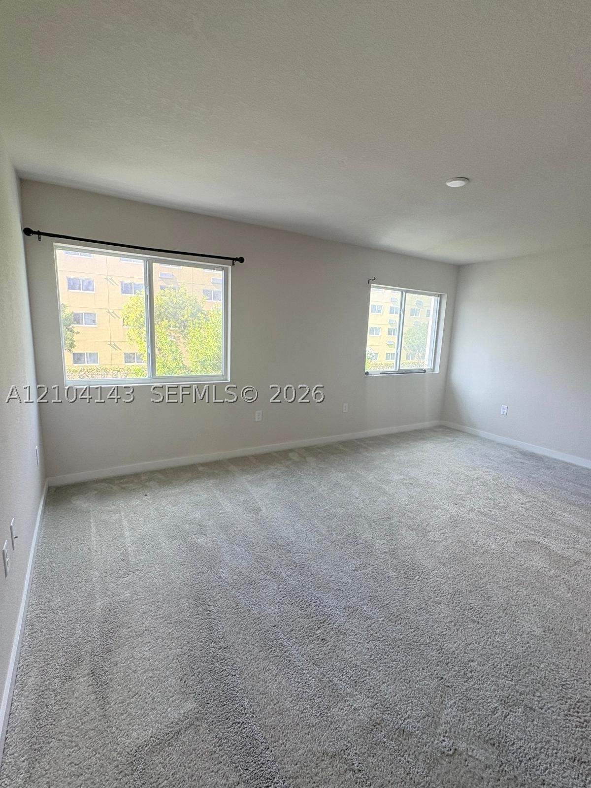 1045 Nw 4th Ter Property Photo 4