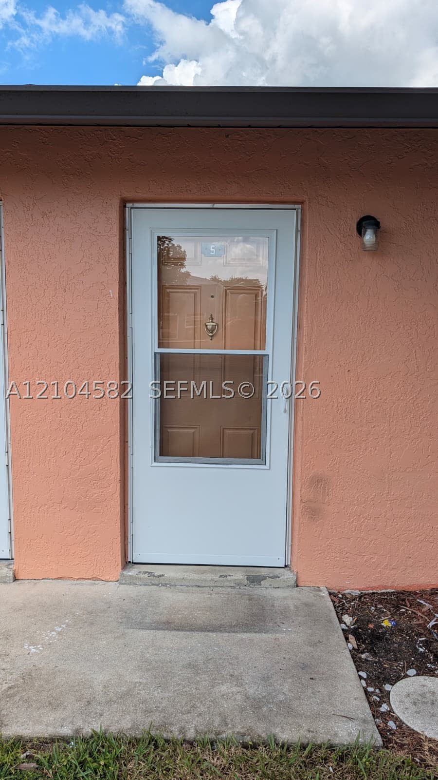 1031 Se 9th Street Property Photo 2