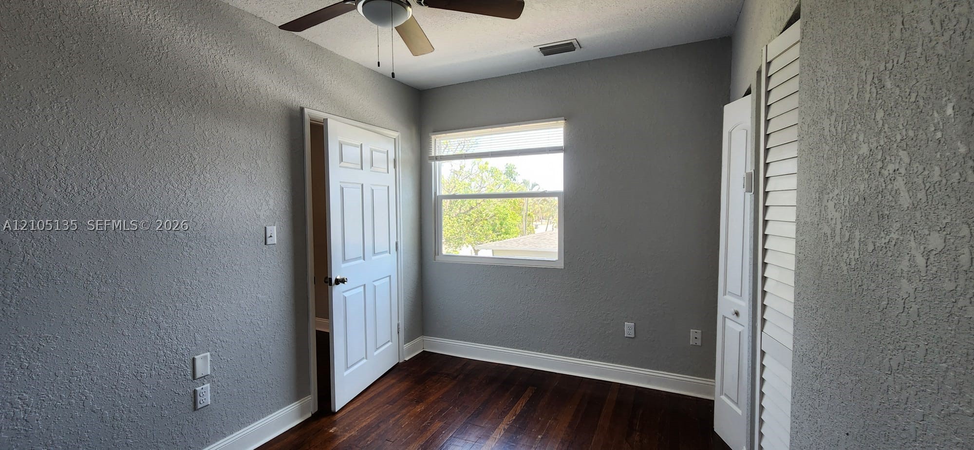 306 Hawthorne Dr 3 Property Photo 2