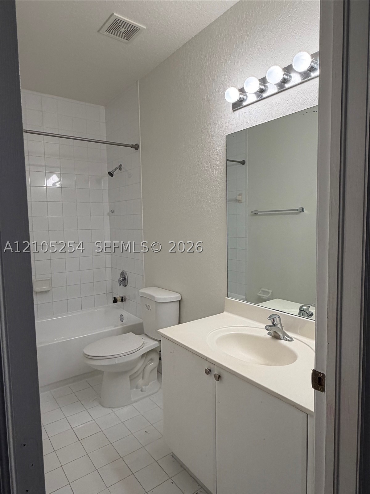 1543 Se 25th St 201 Property Photo 12