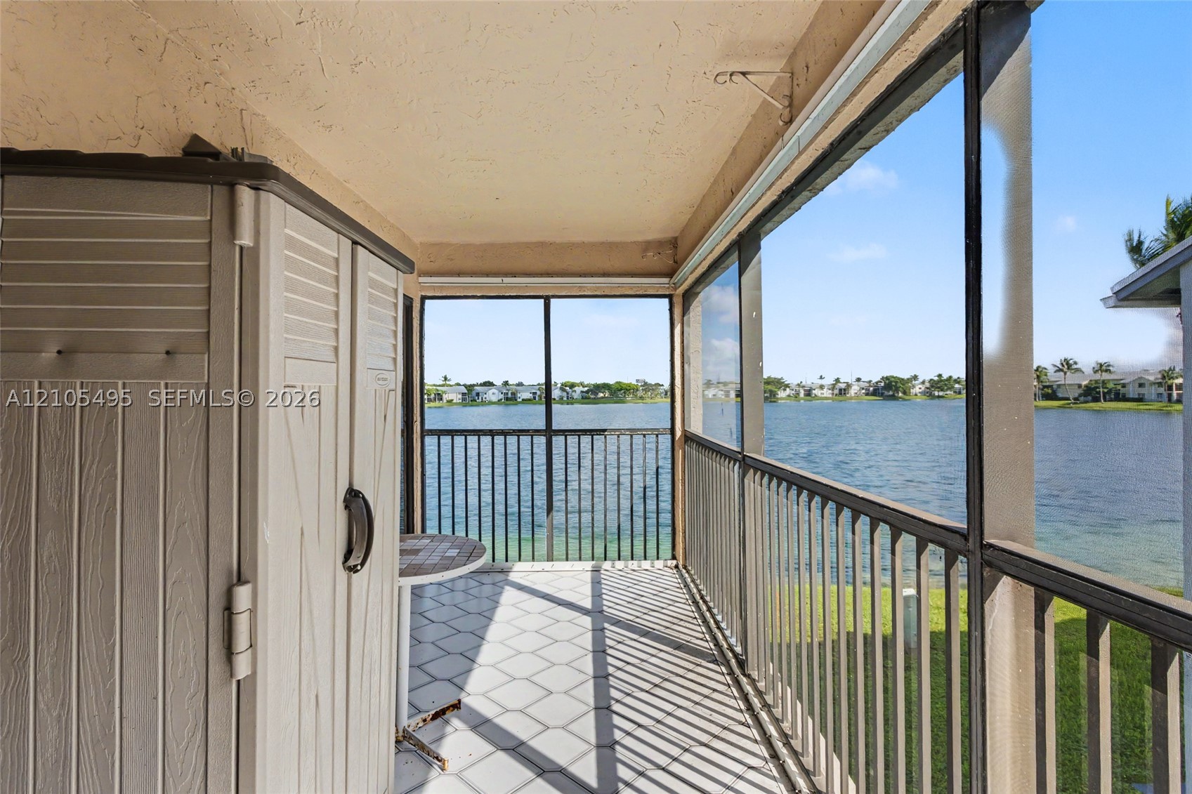 889 Hamilton Dr 889l Property Photo 3