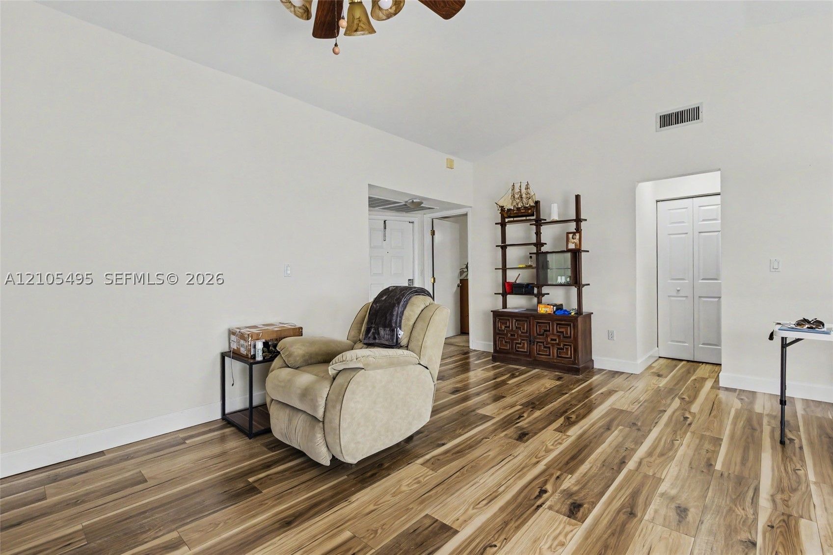 889 Hamilton Dr 889l Property Photo 8