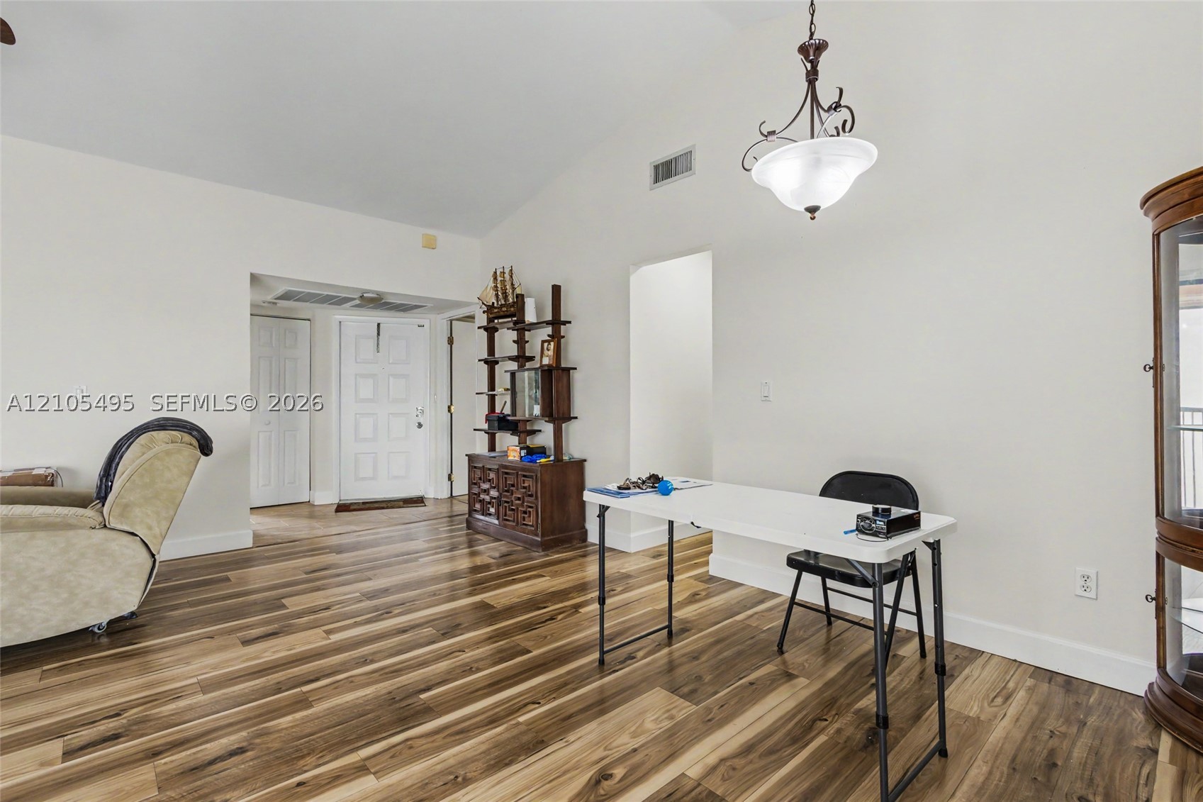 889 Hamilton Dr 889l Property Photo 9