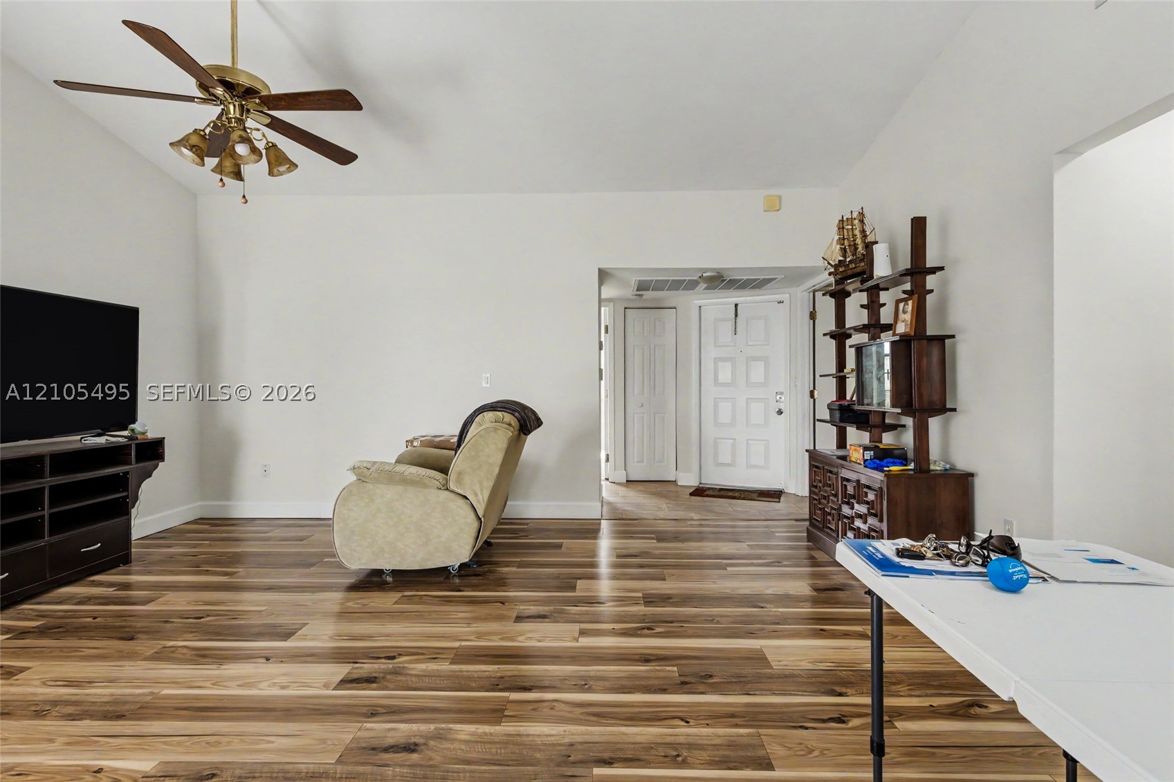 889 Hamilton Dr 889l Property Photo 10