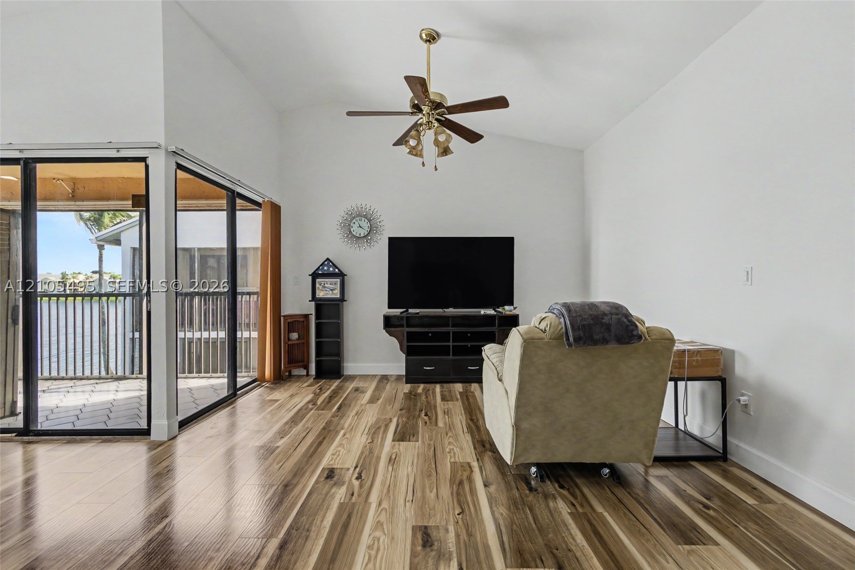 889 Hamilton Dr 889l Property Photo 11
