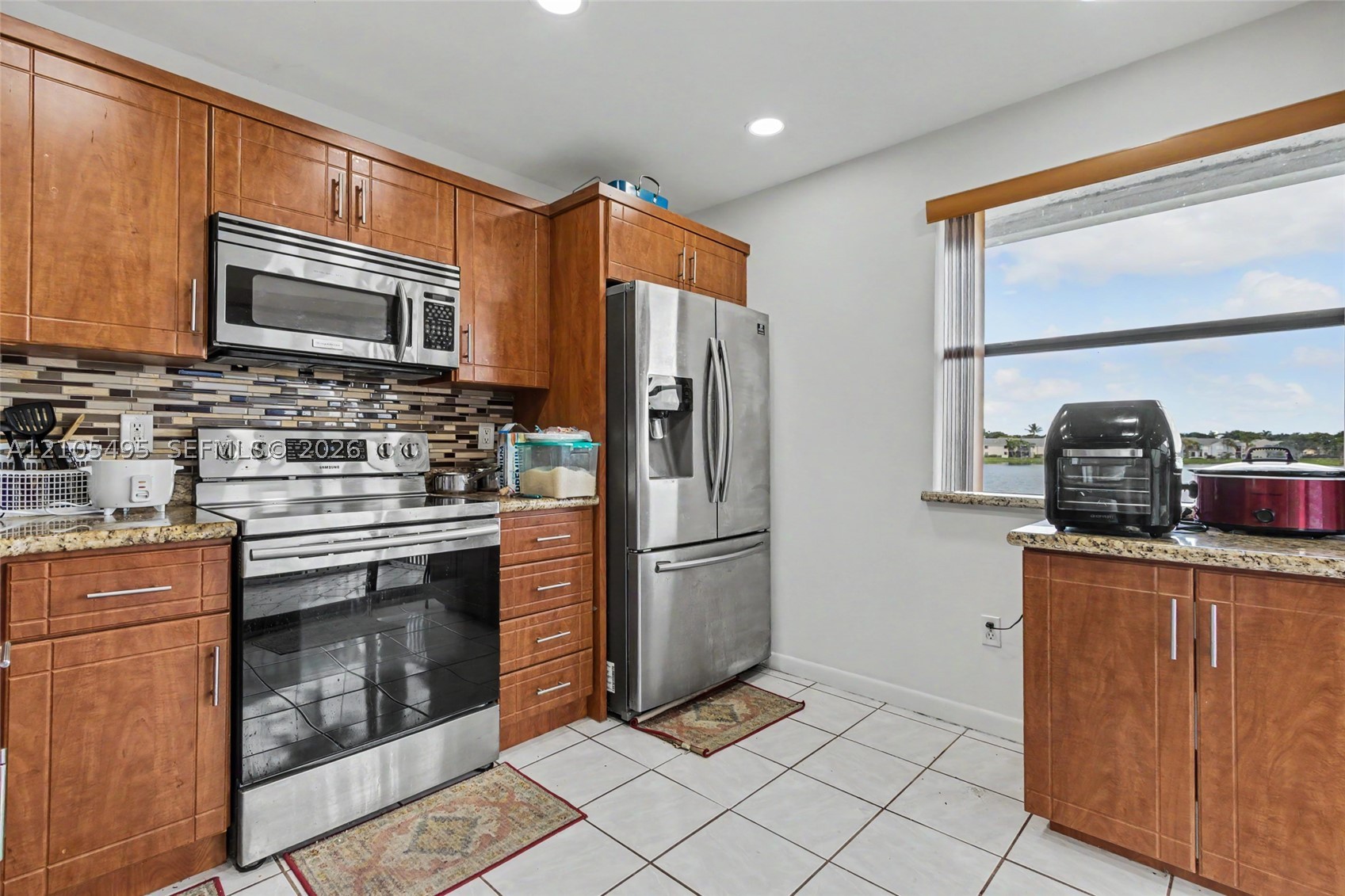 889 Hamilton Dr 889l Property Photo 12