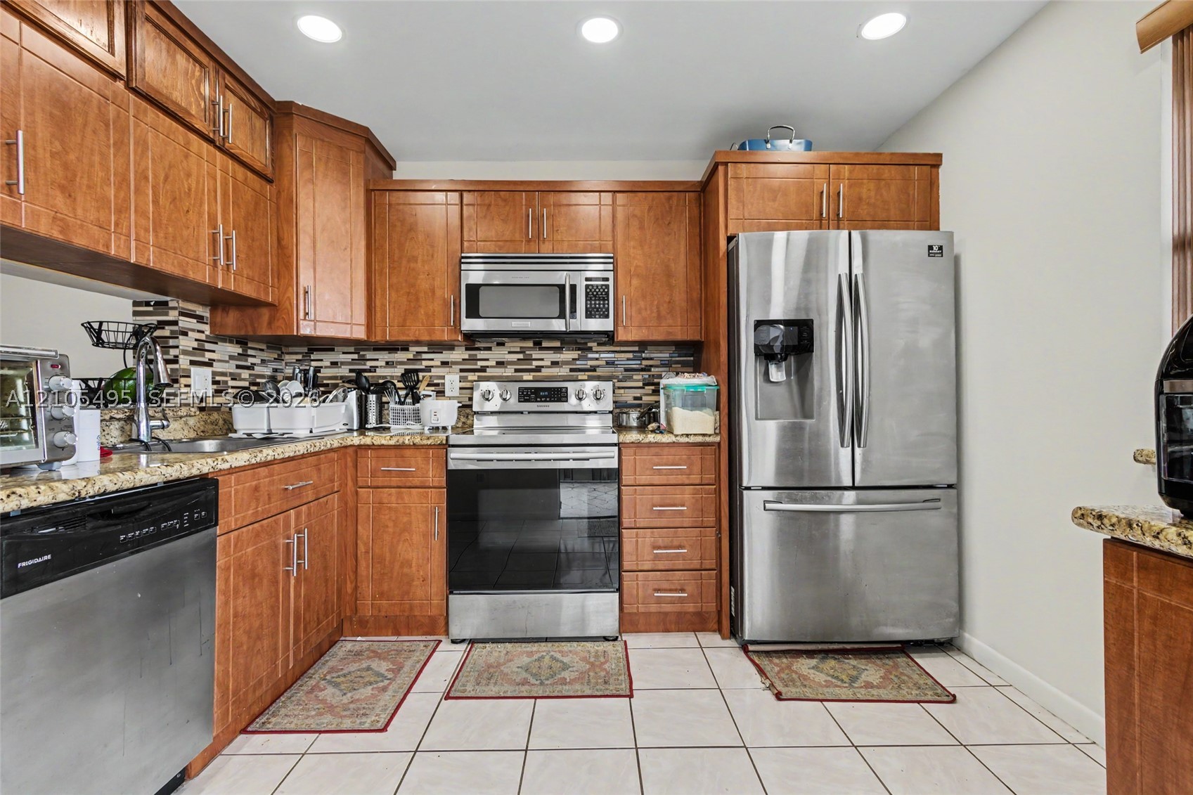 889 Hamilton Dr 889l Property Photo 13