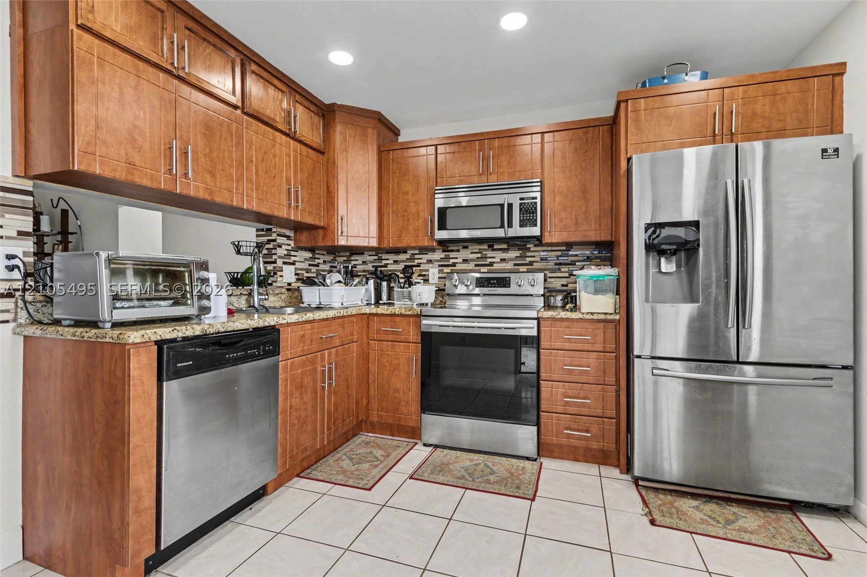 889 Hamilton Dr 889l Property Photo 14