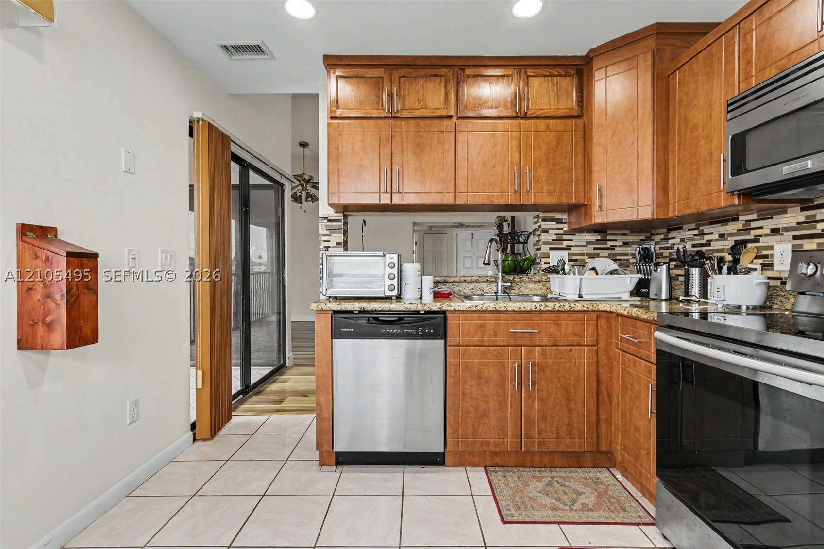 889 Hamilton Dr 889l Property Photo 15