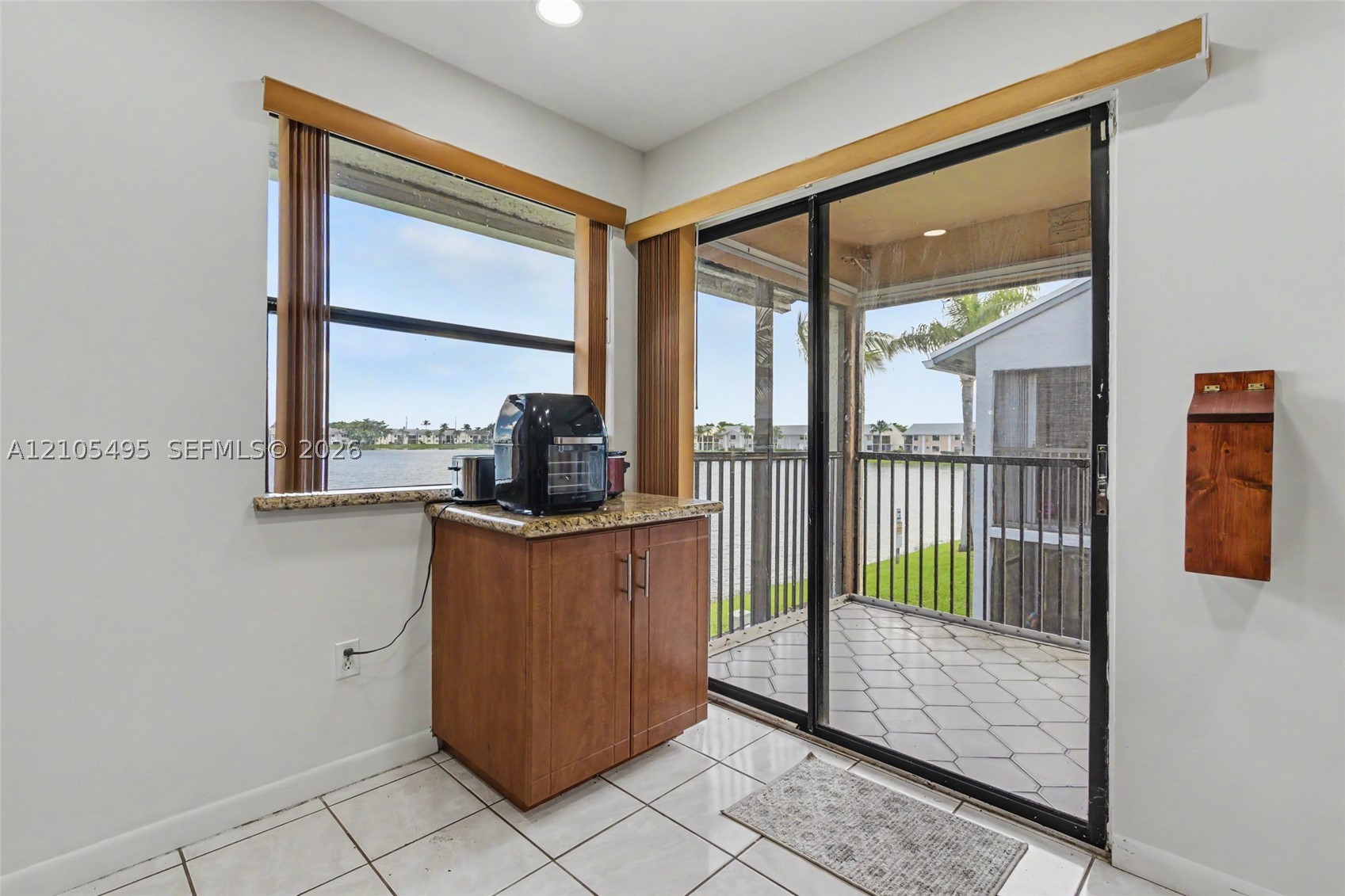 889 Hamilton Dr 889l Property Photo 16