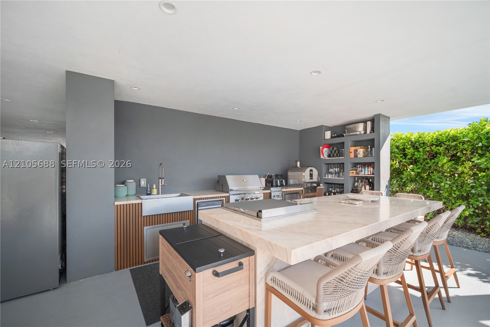 164 W Avenue C Property Photo 6