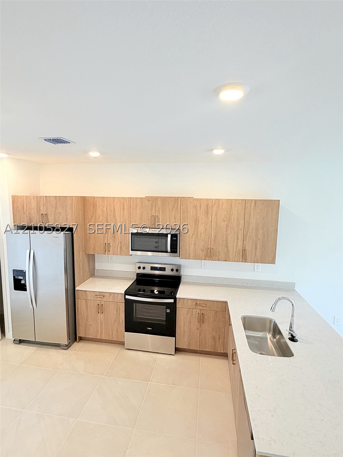 642 Ne 1st Ter Property Photo 4