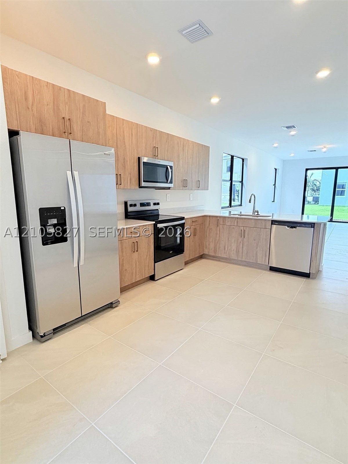 642 Ne 1st Ter Property Photo 5